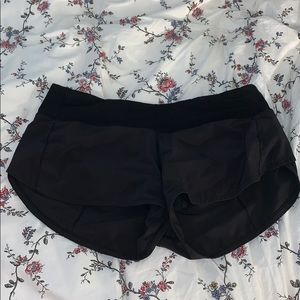 Lulu lemon Black 2.5 speed up shorts
